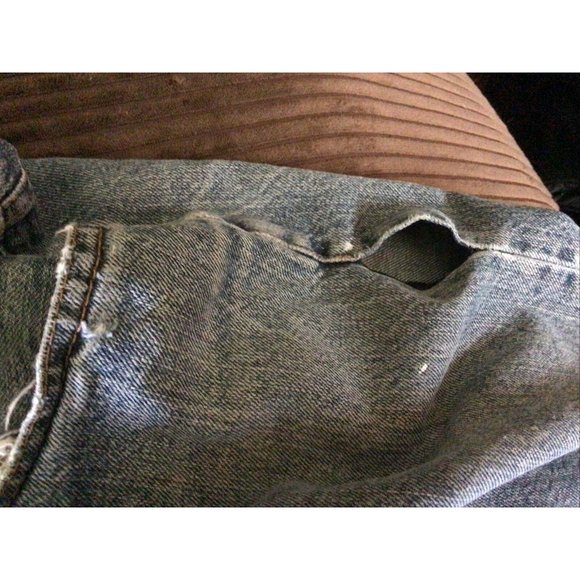 Levi’s distressed straight regular waist size 32 x 32 by H & M - Picture 6 of 8
